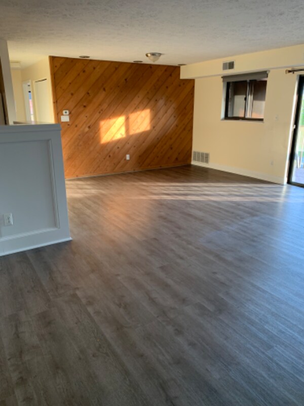 Building Photo - 1203 Dutilh Rd