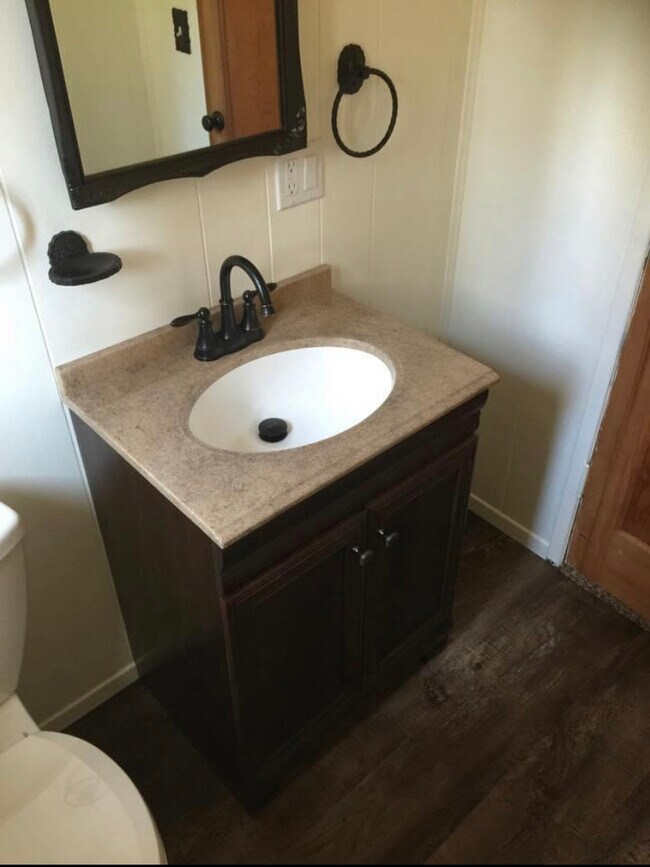 Foto del edificio - 53570 Tollgate Rd