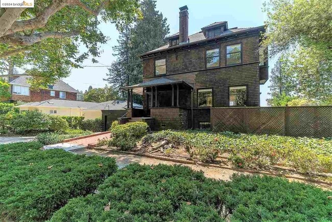 Building Photo - 2058 Oakland Ave