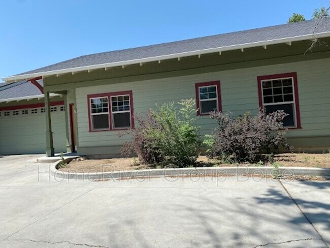 Building Photo - 4315 W Albion St