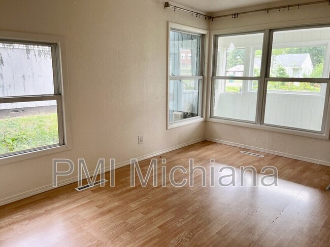 Building Photo - 54305 Terrace Ln