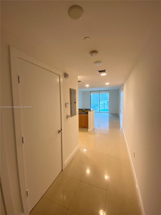Building Photo - 1060 Brickell Ave