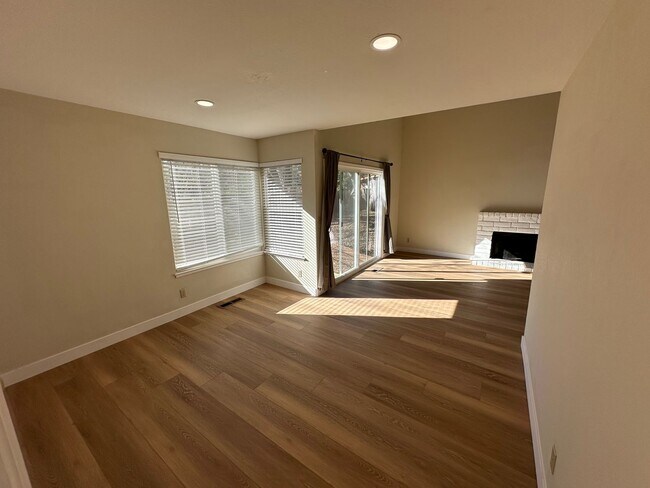 Foto del edificio - 3 Bed 2.5 Bath In Walnut Creek