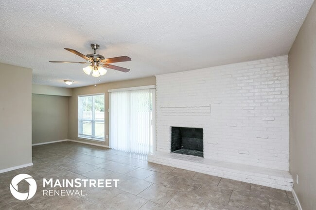 Building Photo - 4432 Ivy Dr