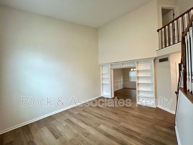 Building Photo - 232 Haywicke Pl