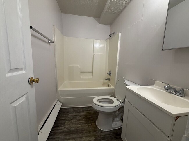 Building Photo - 421 Poplar Level Ct