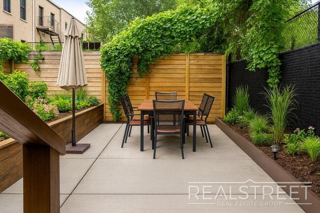Building Photo - Welcome Home! Large 1.5-Bedroom with Priva...