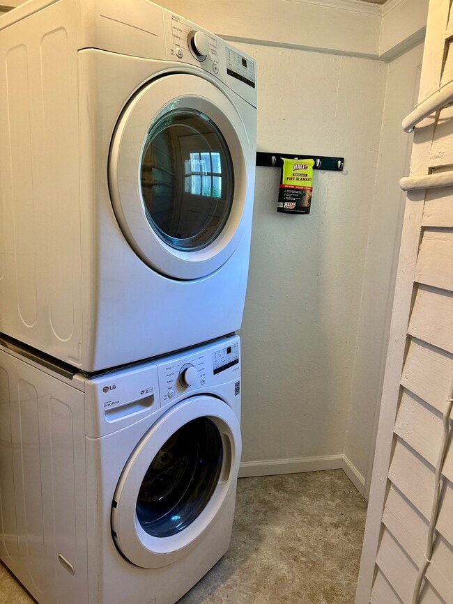 Building Photo - 411 E Main St