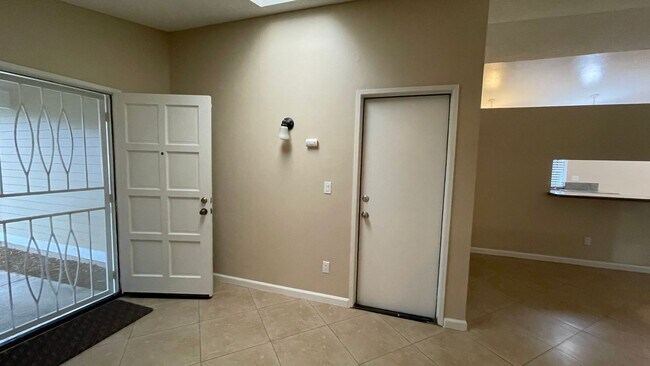 Building Photo - Bright, Spacious 3 Bed/2 Bath Home in Redlands – Move-In Ready!