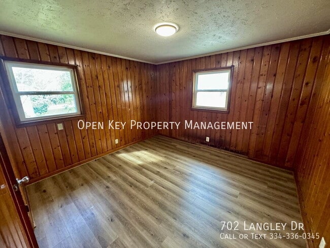 Building Photo - 702 Langley Dr