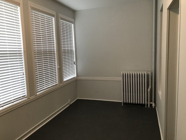 Building Photo - 1934 Benedict Ave