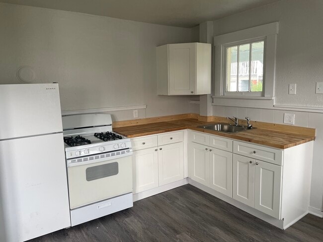 Building Photo - 36 Lincoln Ave