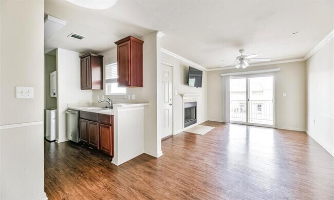 Building Photo - 7600 Emmett F Lowry Expy