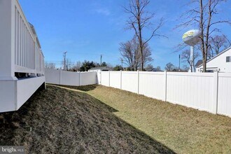 Building Photo - 1704 Scenic Manor Dr