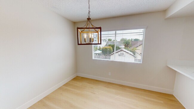 Foto del edificio - AVAILABLE NOW!!! 2 BEDROOM / 1 BATHROOM UP...