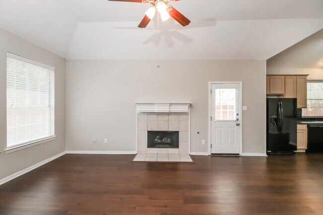Foto del edificio - 828 Pinnacle Cir
