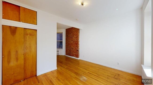 Building Photo - 1 bedroom in Manhattan NY 10014