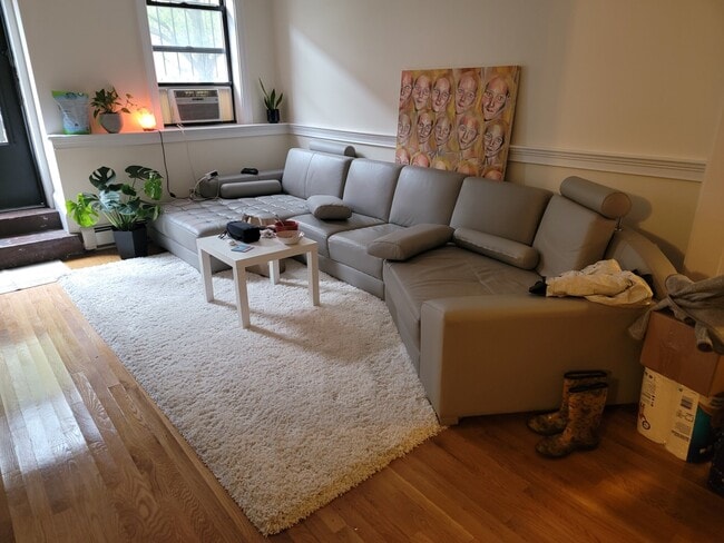 Foto del edificio - 27 Glenville Ave