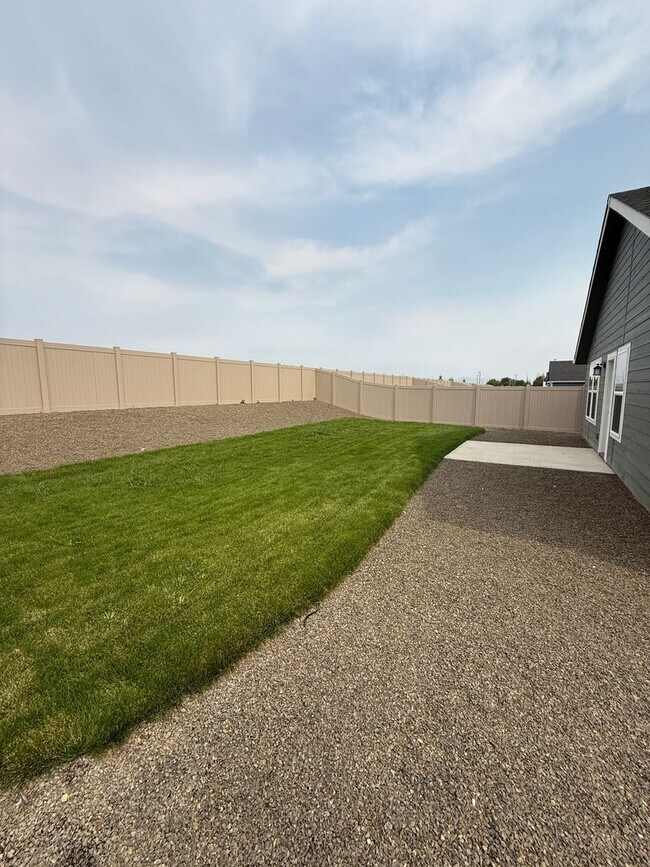 Building Photo - Modern 4-Bedroom Gem in Sweetwater Glen – ...