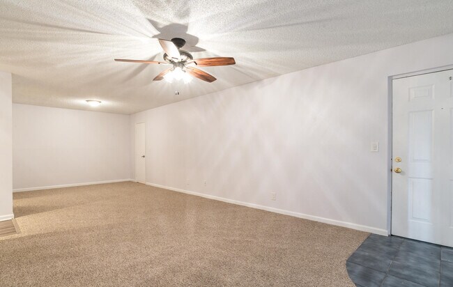 Building Photo - 9810 Pineapple Tree Dr