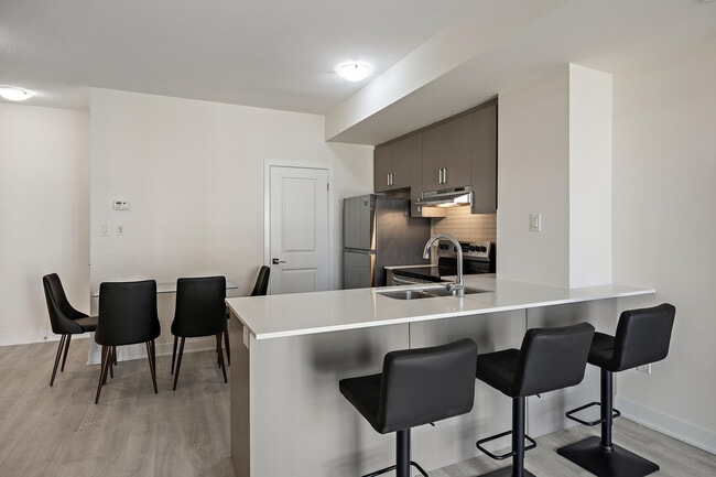 Building Photo - 3 bedroom 3 bath Townhouse