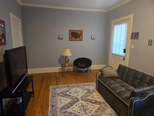 Building Photo - 2215 Marion St