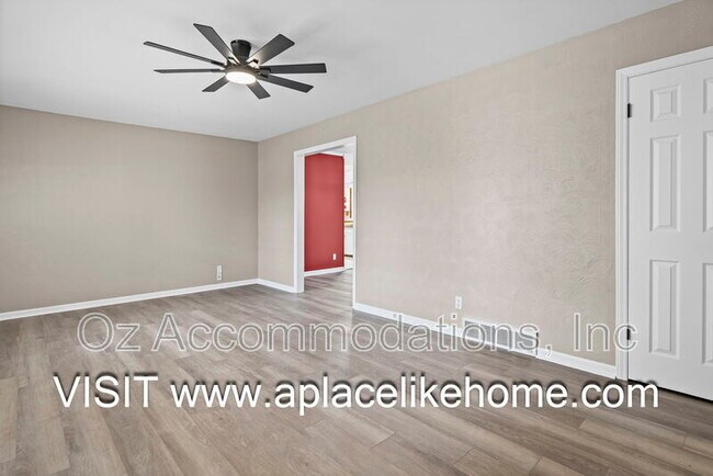 Foto del edificio - 6535 Melrose Ln