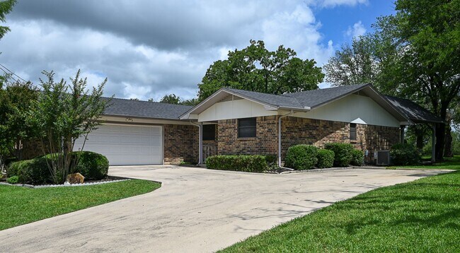Foto del edificio - Beautiful 3 bedroom 2 bath Runaway Bay,  TX