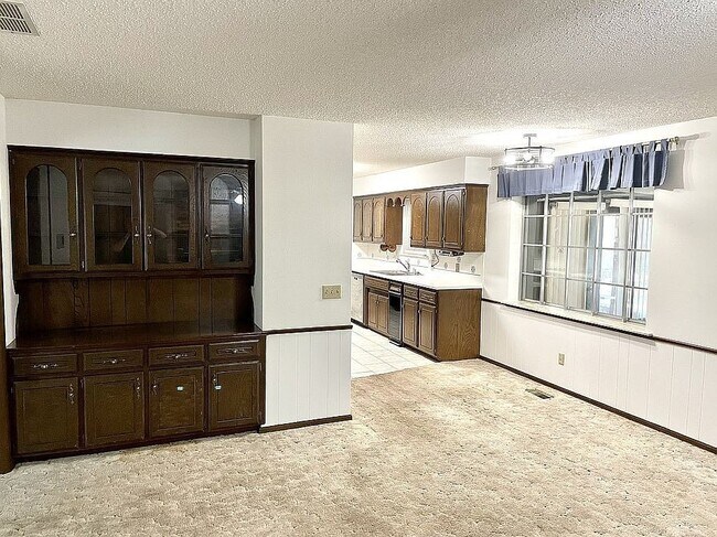 Building Photo - 116 E Lakehurst Dr