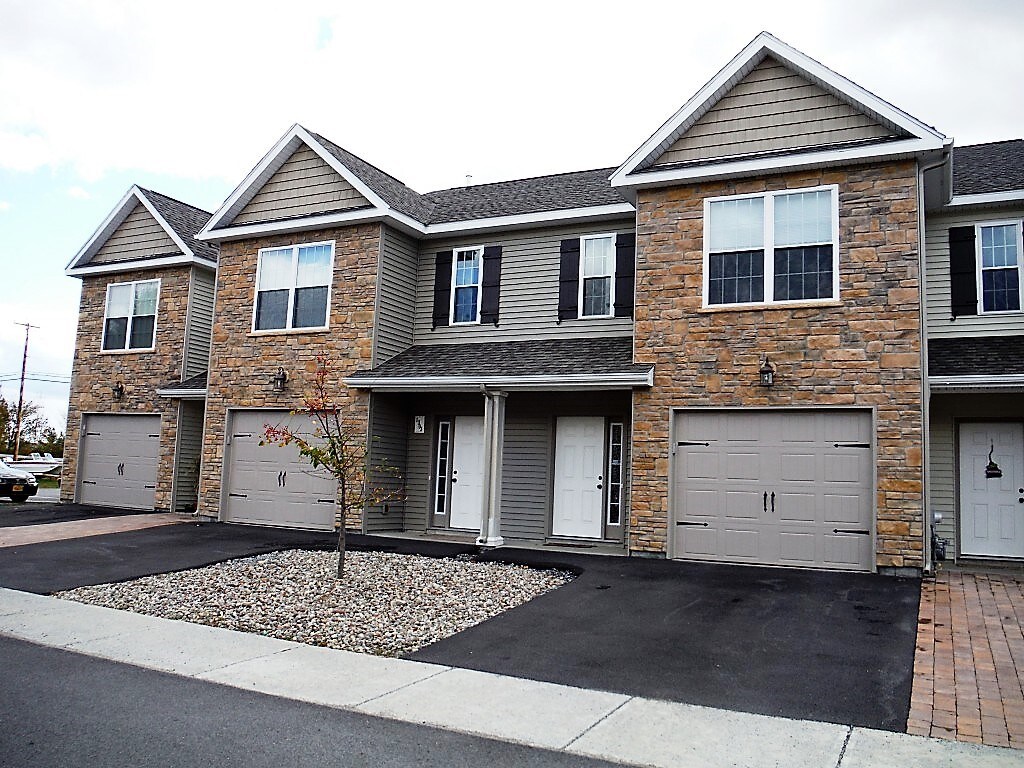 Primary Photo - 23 Northern Pines Rd