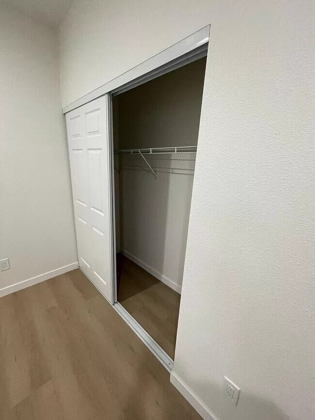 Foto del edificio - 8716 Hillery Dr