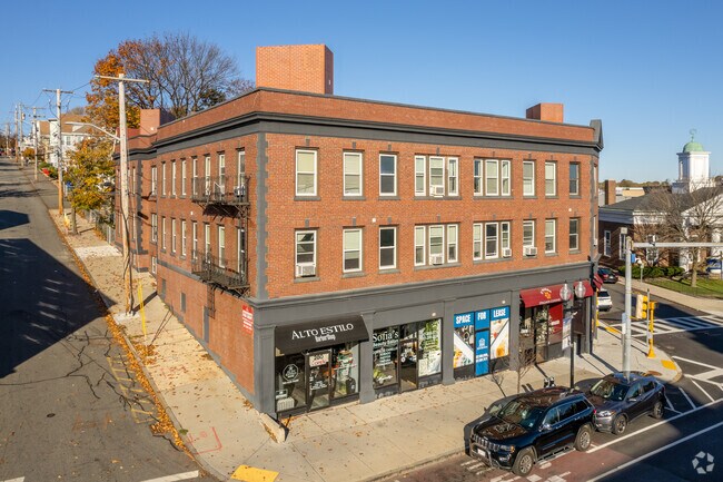 Building Photo - 10 Yeamans St