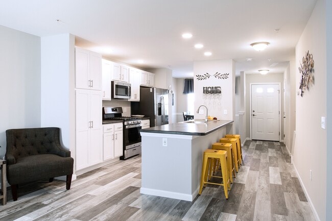 Building Photo - The Enclave at Elmerton