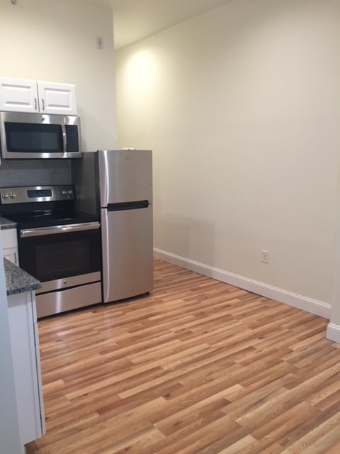 Kitchen - 747 S 17th St
