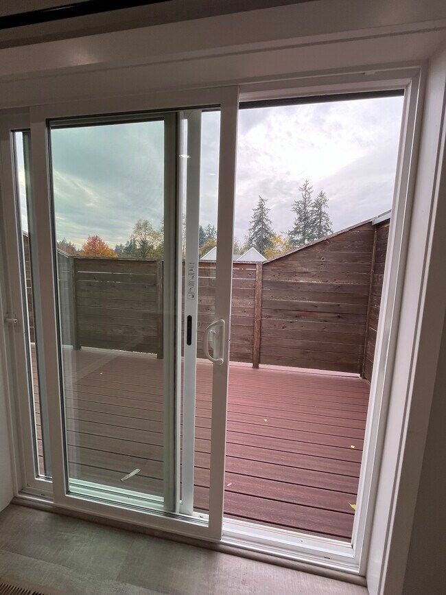 Building Photo - 607 W 1st St