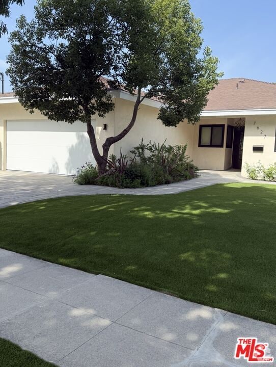 Building Photo - 7627 Encino Ave