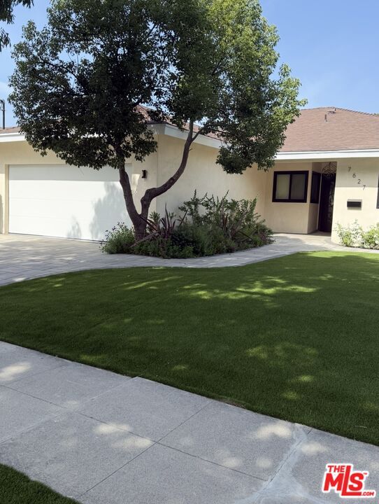 Foto principal - 7627 Encino Ave