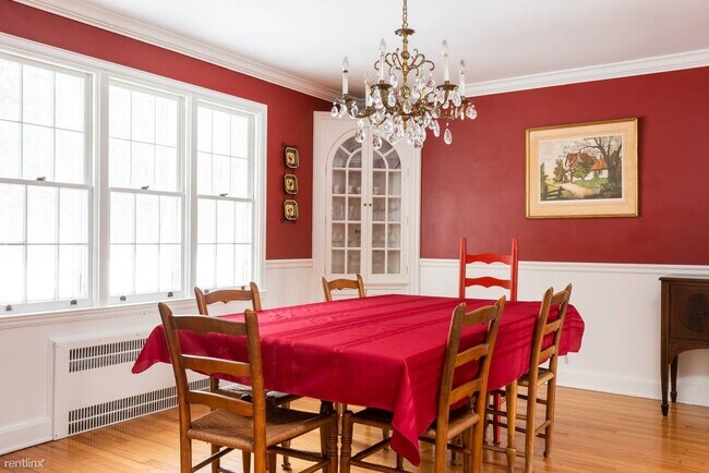 Building Photo - 4 br, 2 bath House - 31 Fisher Blvd