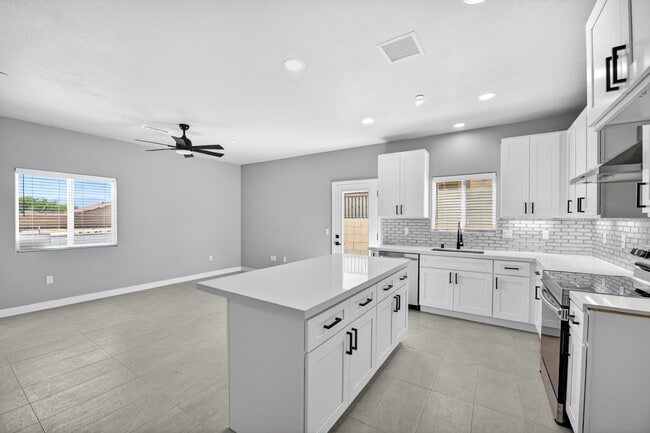 Foto del edificio - 66274-274 Hacienda Ave