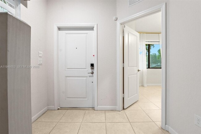 Foto del edificio - 20814 NE 5th Ct