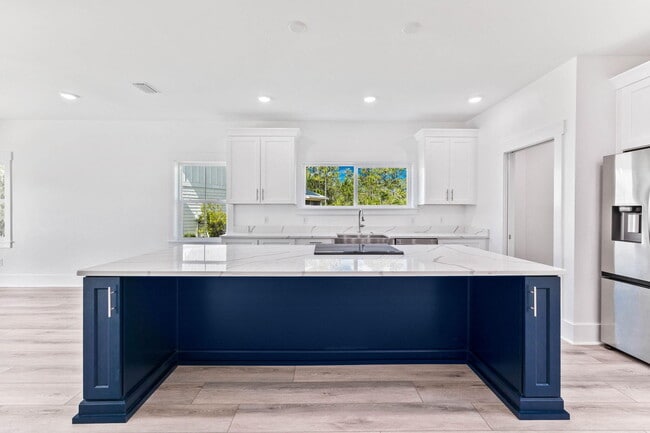 Building Photo - 70 Oakley Ct