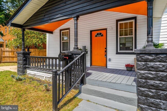 Building Photo - 2800 Upshur St