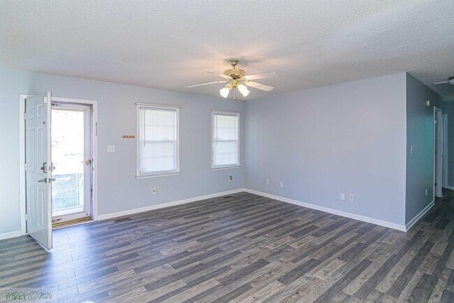 Building Photo - 105 Twin Creeks Drive