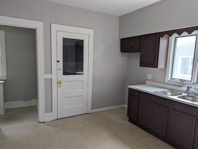 Foto del edificio - Newly Renovated 4 Bedroom House