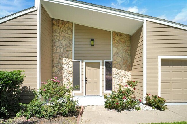 Foto del edificio - 964 Lake View Dr