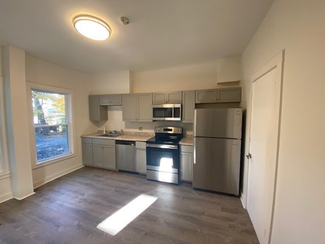 Building Photo - 3 Bed/1 Bath Ready Now!