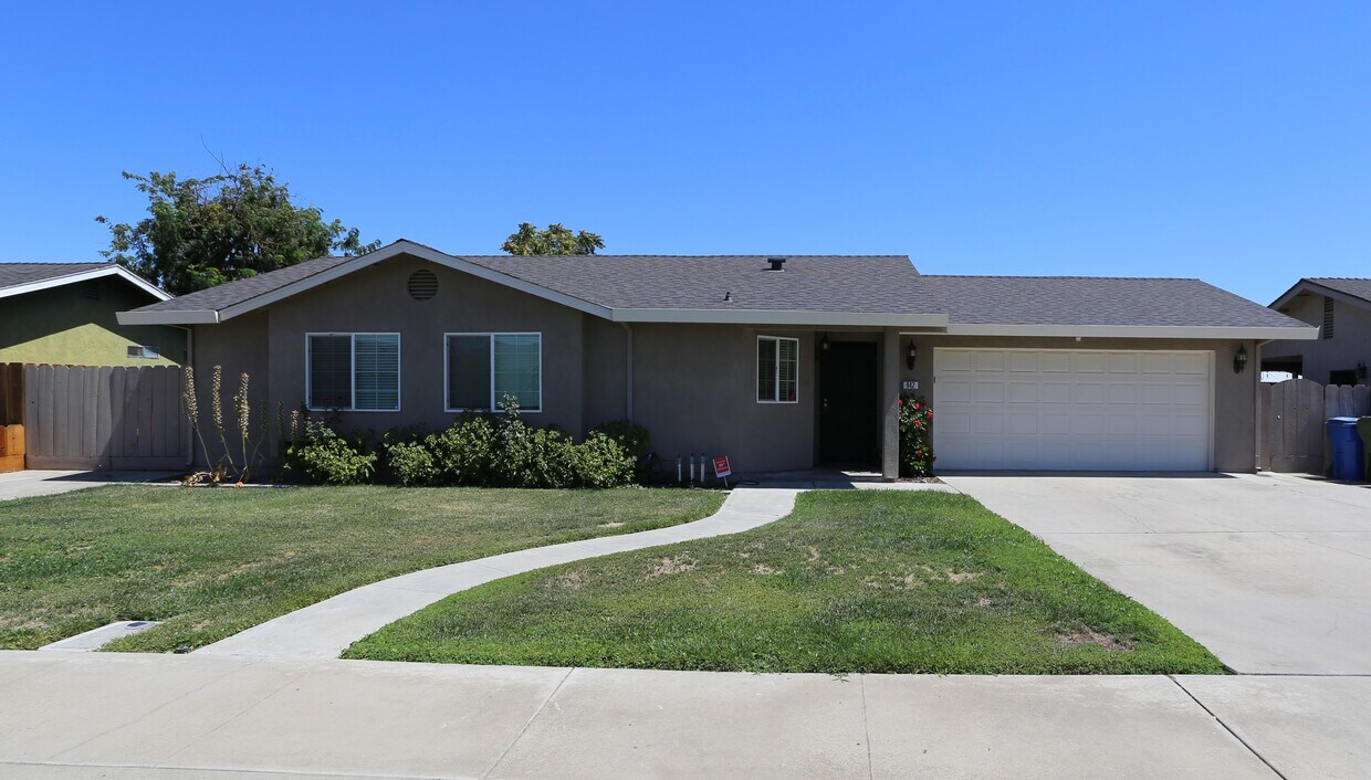 Primary Photo - 942 Lacy Way