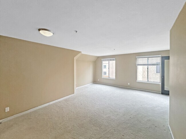Foto del edificio - Modern 2B/2BA Condo with Balcony & Ameniti...