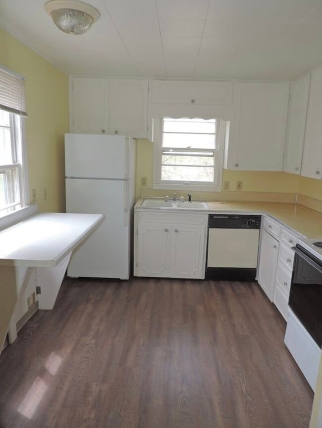 Kitchen- New range, dishwasher and microwave to be installed - 503 Melrose Ct