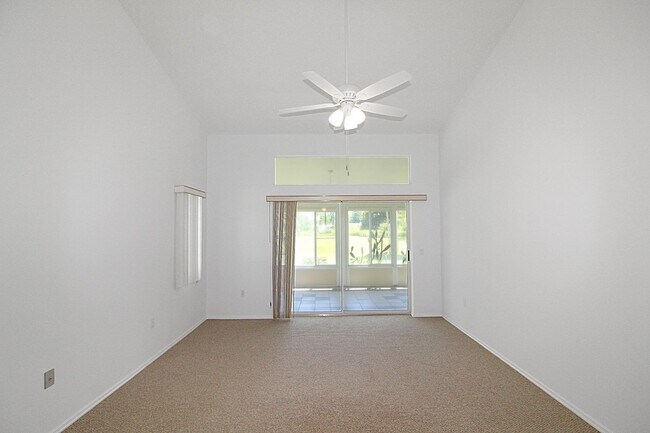 Foto del edificio - Lakes of Jacaranda Annual Home for Rent